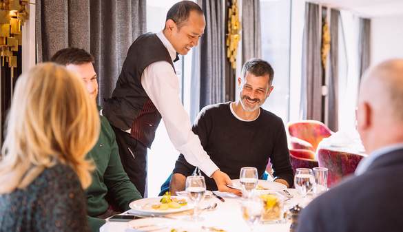 AmaWaterways AmaMagna - Main Restaurant 2.jpg